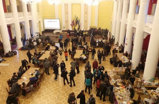 Активисты в здании КГГА