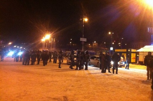 В МВД заявили, что во время ночного штурма Евромайдана пострадали 10 бойцов ВВ