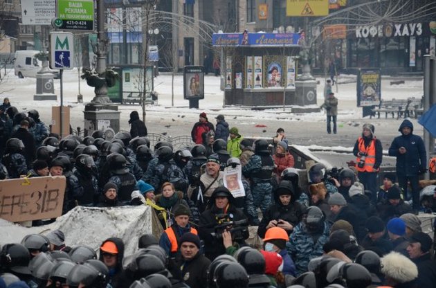 В результате стычек на Евромайдане госпитализированы 6 митингующих и 9 милиционеров
