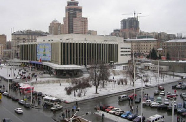 Заседание проводит в холе национального дворца &quot;Украина&quot;