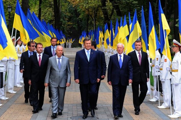 США розглядають введення санкцій до представників української влади