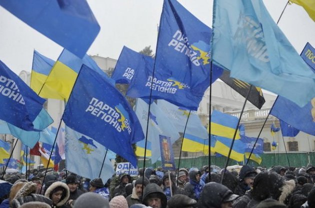 На выходных в Киеве будет много людей с флагами Партии регионов. Везут железнодорожными составами