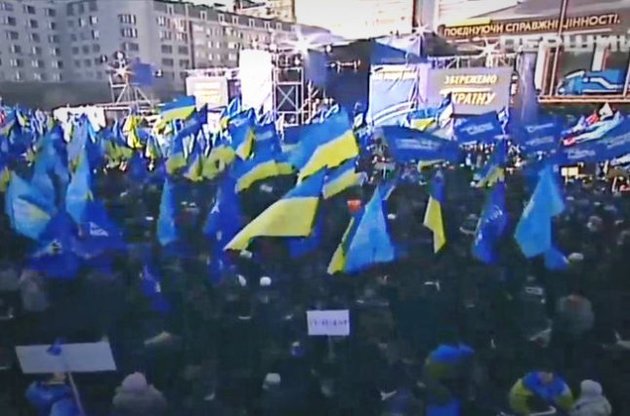 Азаров с трибуны митинга ПР пугает украинцев однополыми браками и биометрическими паспортам