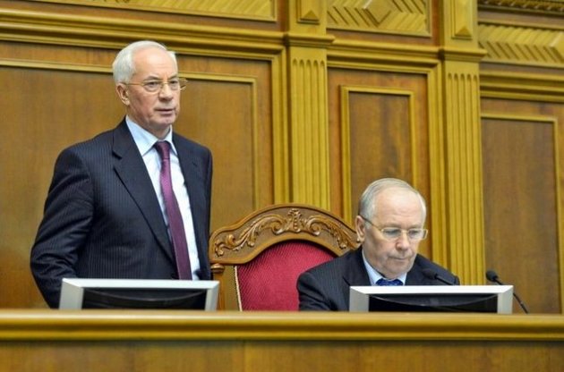 Азаров терміново збирає фракцію ПР: за відставку Кабміну готові голосувати понад 100 регіоналів