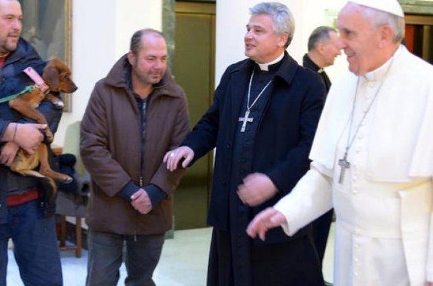 Папа Франциск в свой день рождения позавтракал с четырьмя римскими бездомными