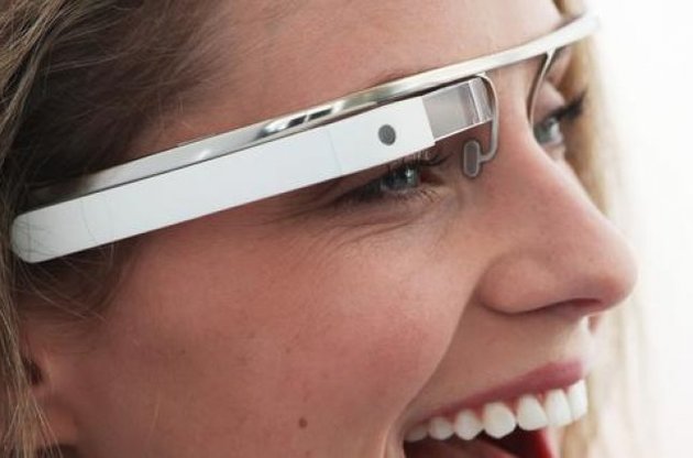 Пользователи Google Glass смогут делать фотоснимки подмигиванием