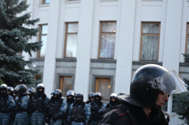 Луценко в День милиции назвал МВД вооруженным отрядом мафии