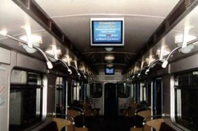 В вагонах киевского метро демонтируют мониторы