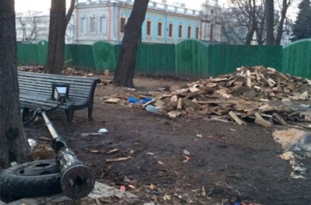 Экологи: Мариинский парк деградировал. След, который оставили митингующие, тянет на уголовное дело