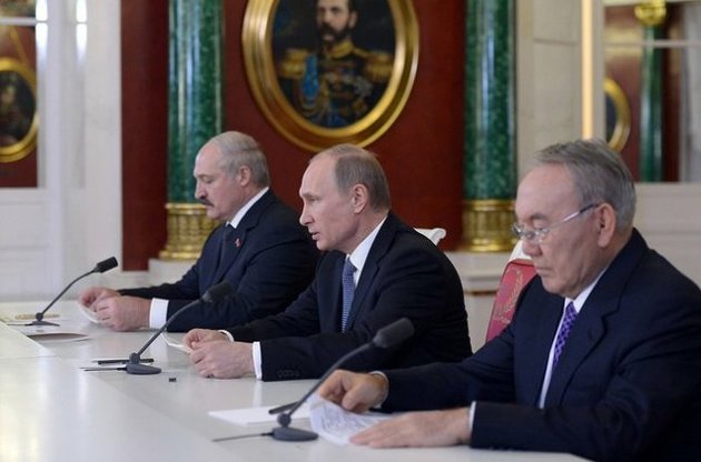 Назарбаєв і Лукашенко остудили євразійський запал Путіна