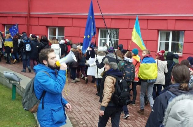 Студенты угрожают выйти на улицы из-за стипендий