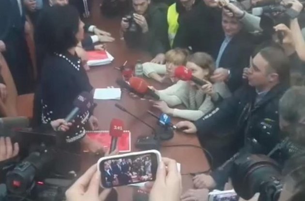 Оппозиция блокирует трибуну Киевсовета