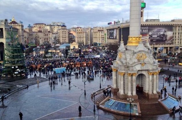 На Евромайдане установили хату, в которой можно прописаться