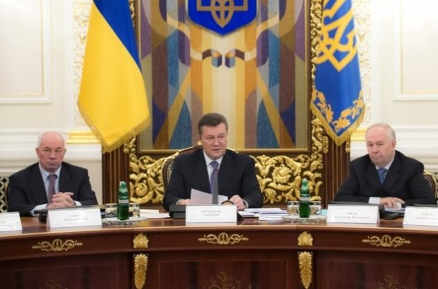 Журналисты призвали на Новый год убрать из эфира представителей действующей власти