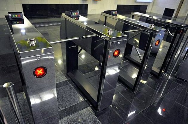 Киевский метрополитен планирует лишить силовиков льготного проезда