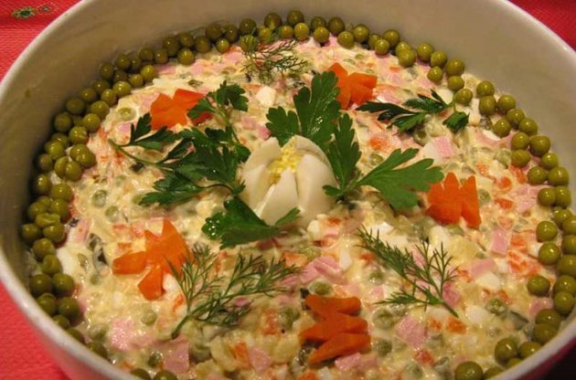 За год подорожали почти все ингредиенты салата оливье