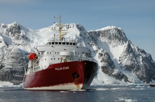 На помощь россиянам и китайцам идет мощный американский ледокол