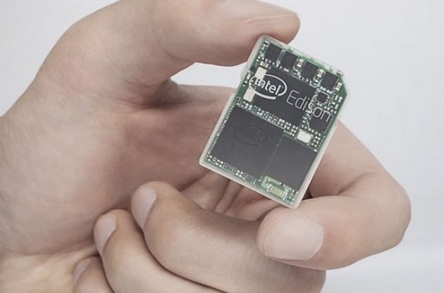 Intel продемонстрировала компьютер размером с SD-карту