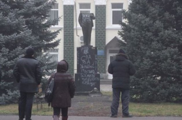 У Полтавській області невідомі обезголовили пам'ятник Леніну