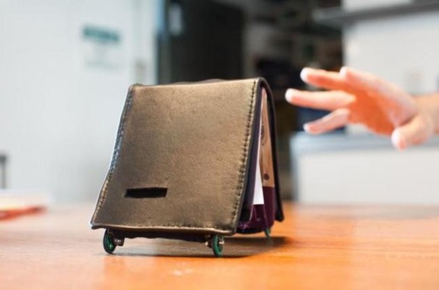 Створено "живий" гаманець, який допомагає заощаджувати, тікає і кричить, коли закінчуються гроші