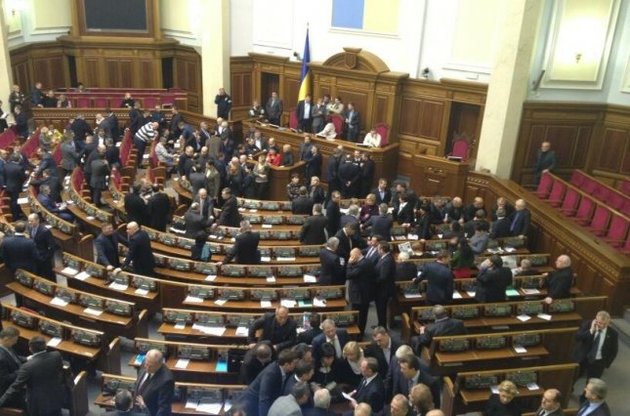 Новоизбранные депутаты Рады приняли присягу под крики "Ганьба!"