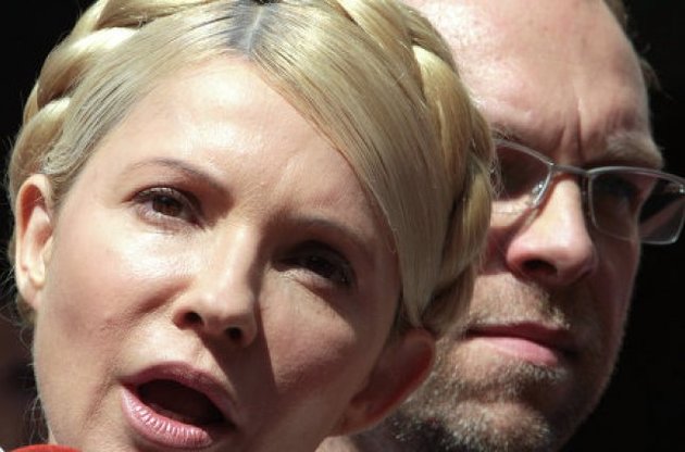 В оппозиции считают, что новое дело против Власенко призвано лишить Тимошенко защиты