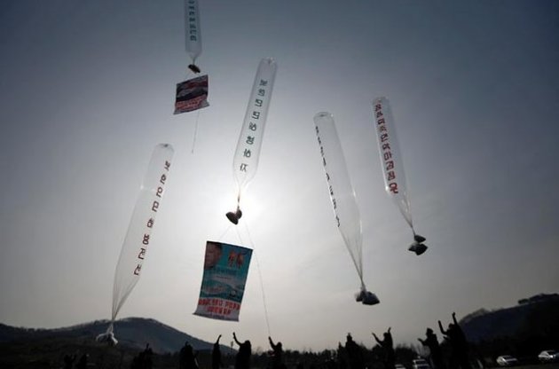 Активисты из Южной Кореи запустили в сторону КНДР шары с пропагандой