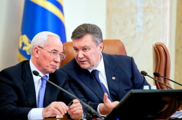 Янукович поручил Азарову поговорить с оппозицией для скорейшего принятия госбюджета-2014