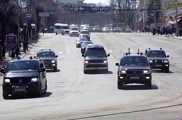 Майдан собирается пропустить Януковича через "коридор позора"