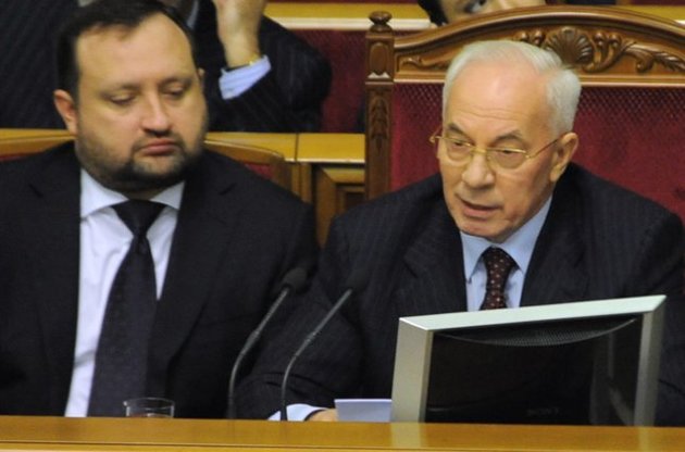 Арбузов с Азаровым поедут в Швейцарию