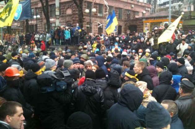 Противникам столичного Евромайдана не удалось разобрать баррикады