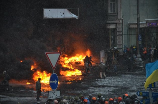 На Грушевского возобновились столкновения