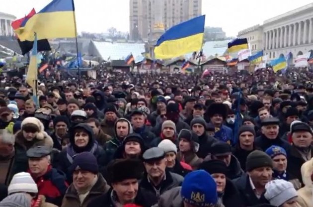 На Майдане началось традиционное Народное Вече