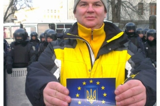 Булатов по телефону со сцены Майдана поблагодарил за поддержку