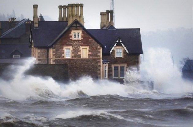 В Англии объявлено высшее штормовое предупреждение, убытки могут достичь $ 4,8 млрд