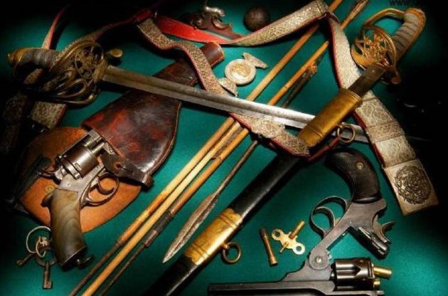 Український аукціон через нестабільність у країні "прикрив" торгівлю антикварною зброєю