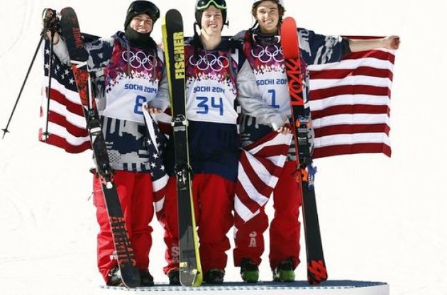 Американцы окрасили пьедестал почета в лыжном слоупстайле в цвета своего флага