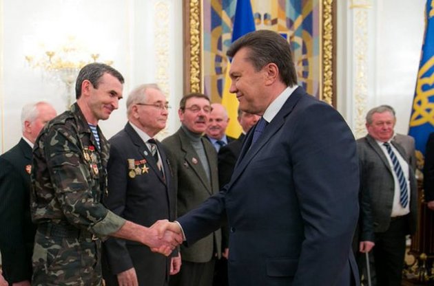 Янукович решил привлечь "афганцев" к военно-патриотической работе с молодежью