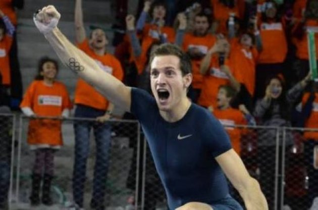 Рено Лавиллени радуется своему успеху