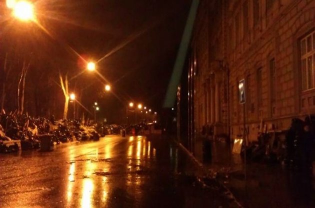Во Львове и Ивано-Франковске разобрали баррикады возле обладминистраций