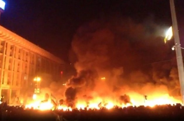 В Будинку профспілок і ТЦ "Глобус" почалася пожежа
