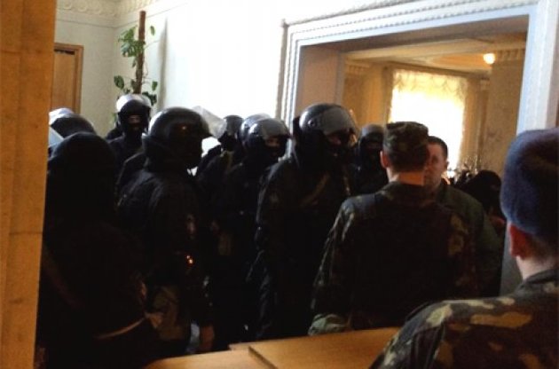 МВД пояснило появление вооруженных ВВшников в Раде: Они прятались от стельбы