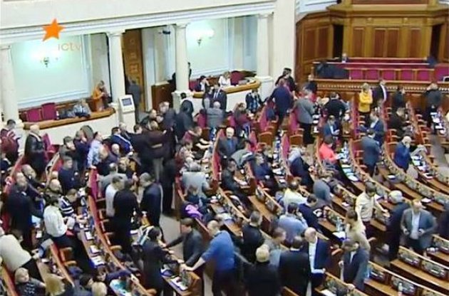Рада відкрилася: 248 депутатів. Засідання веде Кошулинський (ТРАНСЛЯЦІЯ)