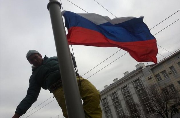 На флагштоке перед харьковской мэрией подняли российский флаг