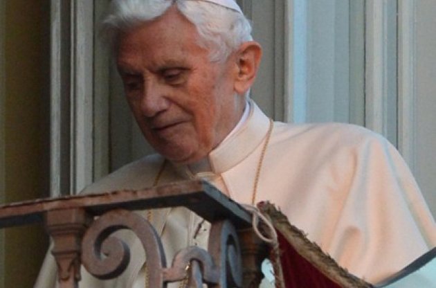 Бенедикт XVI опроверг слухи о своем свержении с папского престола