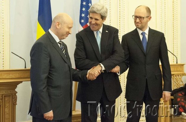 В Киеве Керри встретился с Турчиновым и Яценюком