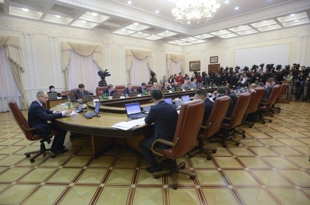 Яценюк дал регионам две недели на завершение формирования кадровых структур