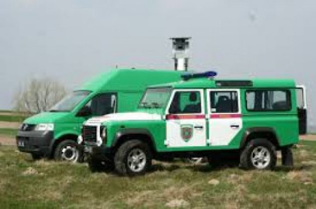 Українські прикордонники розгорнули три КПП на в&#039;їзді до Криму