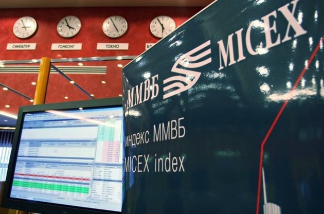 Російський ринок акцій впав після звісток про те, що парламент Криму проголосував за входження до складу РФ