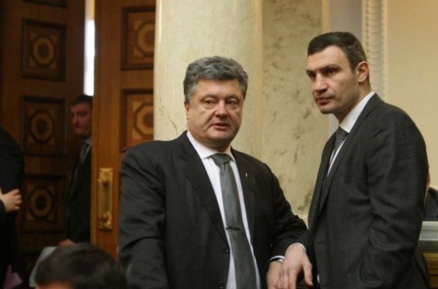 В рейтинге кандидатов в президенты Порошенко опередил Тимошенко и Кличко
